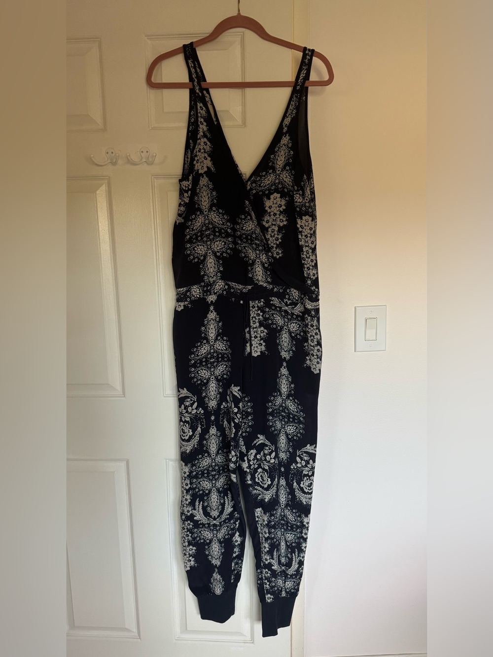 Chaser size small silk romper. EUC. Navy & cream color.